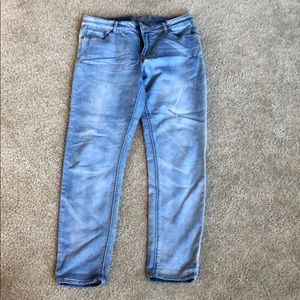 Light wash skinny jeans